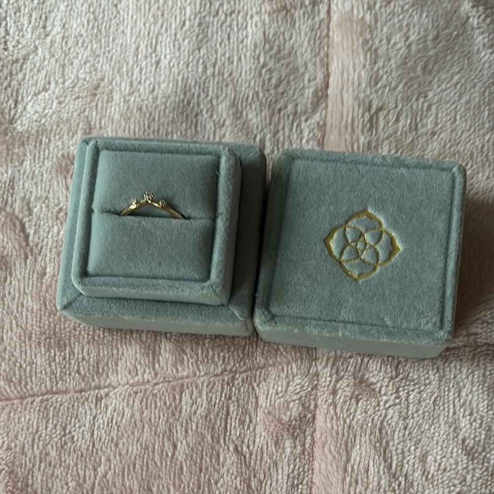 Elegant Gold Ring